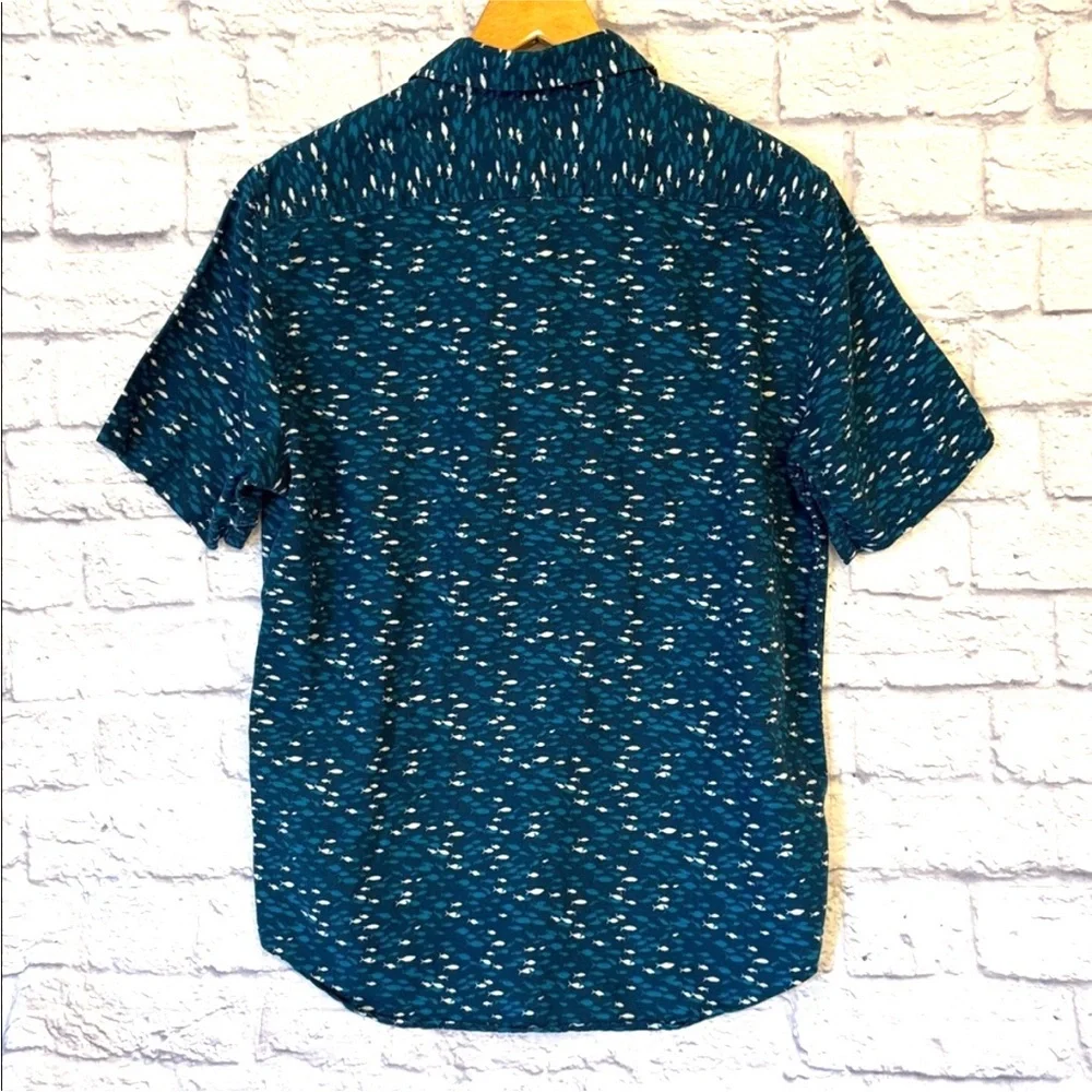 Banana Republic Linen Blend Fish Print Button Down Shirt Blue Men’s Size Medium